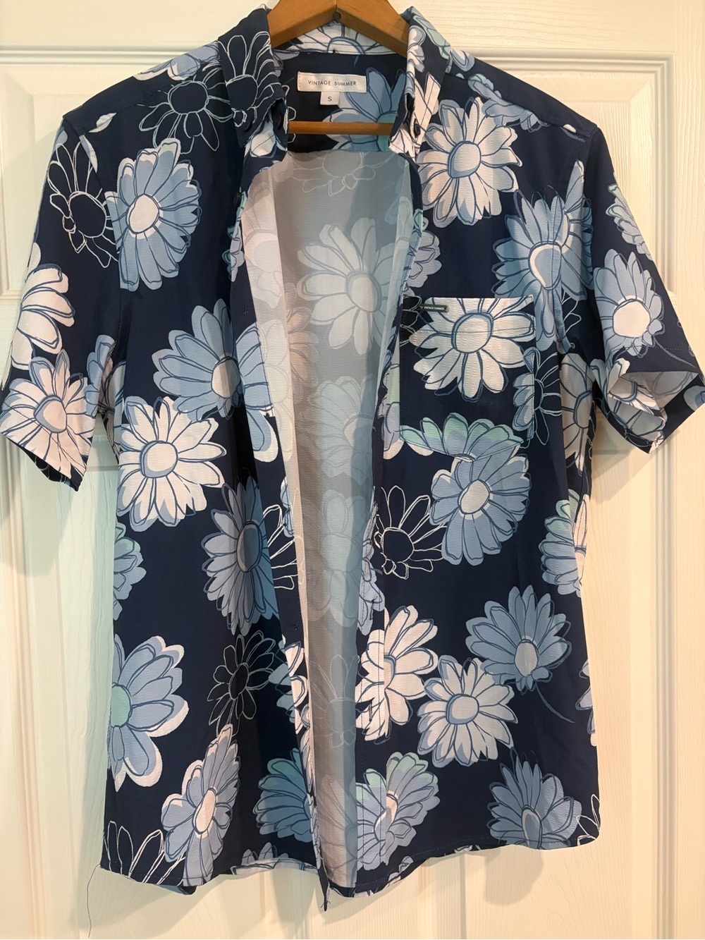 Vintage Summer men’s Navy Floral Short-Sleeve Shirt